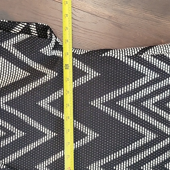 Coldwater Black And White Short Sleeve Weaved Chevron Duster Jacket - Picture 8 of 13